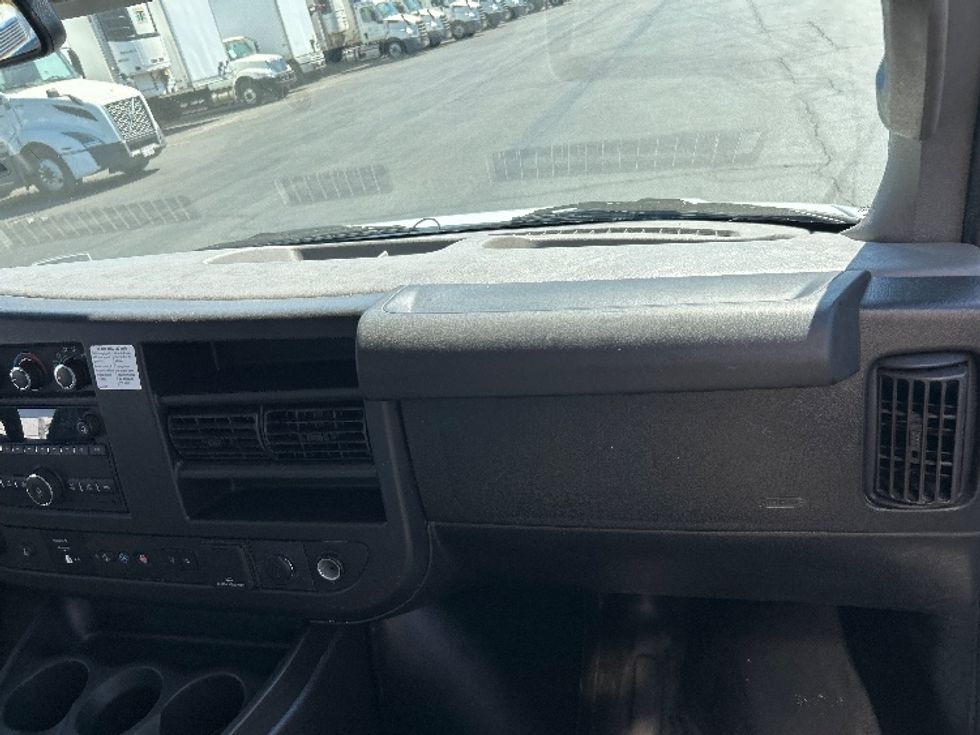 Light Duty Box Truck-Light and Medium Duty Trucks-GMC-2021-Savana G33903-Gilroy-CA-86,047\n\t\tmiles-$ 33,500 - Image 21