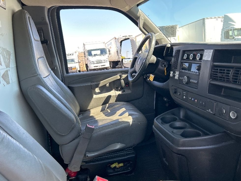 Light Duty Box Truck-Light and Medium Duty Trucks-GMC-2021-Savana G33903-Gilroy-CA-86,047\n\t\tmiles-$ 33,500 - Image 22