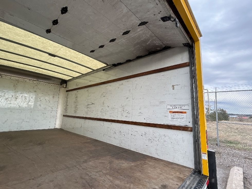 Light Duty Box Truck-Light and Medium Duty Trucks-GMC-2021-Savana G33903-Goodyear-AZ-84,981\n\t\tmiles-$ 30,500 - Image 11