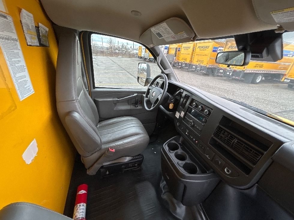 Light Duty Box Truck-Light and Medium Duty Trucks-GMC-2021-Savana G33903-Goodyear-AZ-84,981\n\t\tmiles-$ 30,500 - Image 21