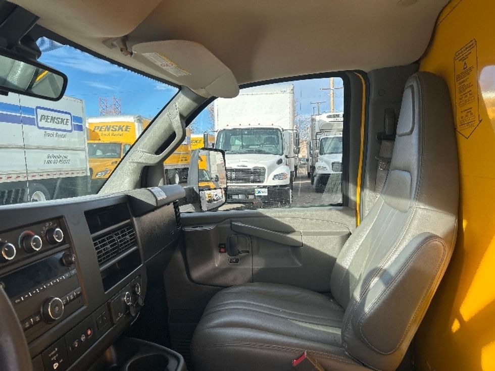 Light Duty Box Truck-Light and Medium Duty Trucks-GMC-2021-Savana G33903-Greeley-CO-101,471\n\t\tmiles-$ 27,750 - Image 17