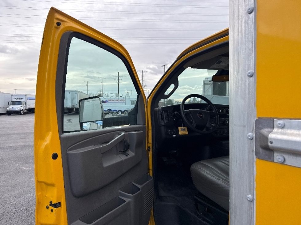 Light Duty Box Truck-Light and Medium Duty Trucks-GMC-2021-Savana G33903-Greeley-CO-102,393\n\t\tmiles-$ 27,500 - Image 15