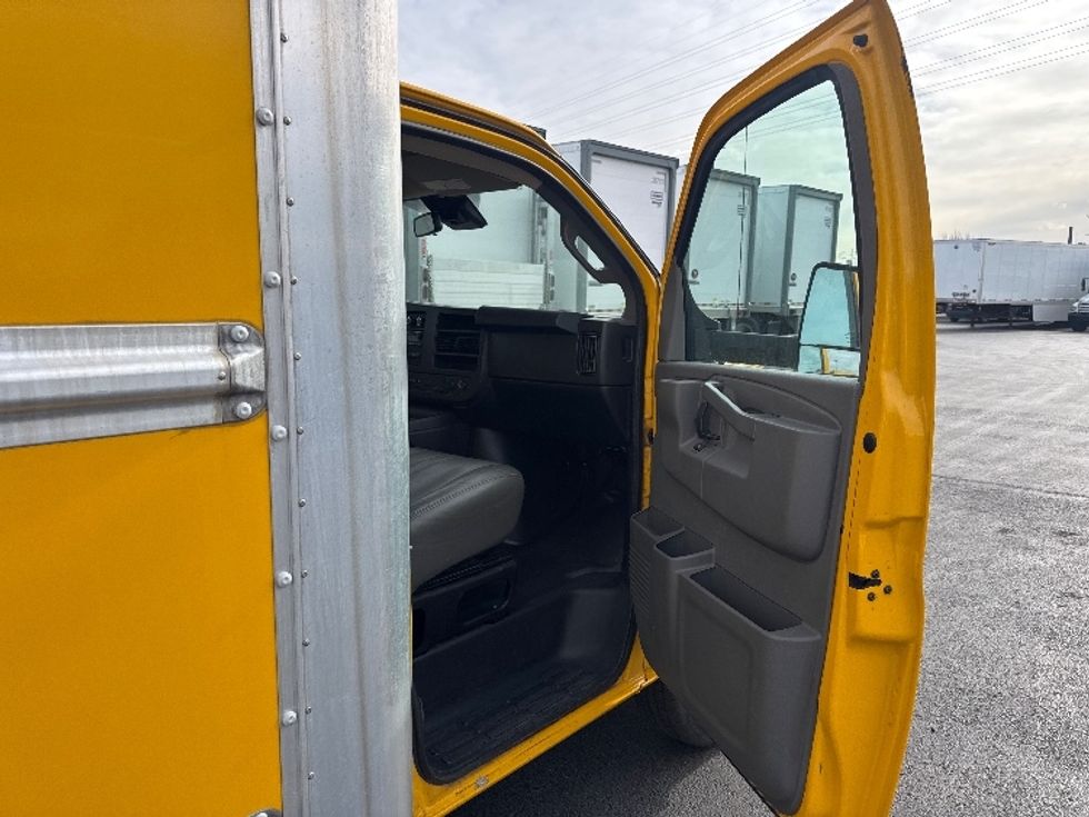 Light Duty Box Truck-Light and Medium Duty Trucks-GMC-2021-Savana G33903-Greeley-CO-111,971\n\t\tmiles-$ 26,500 - Image 19