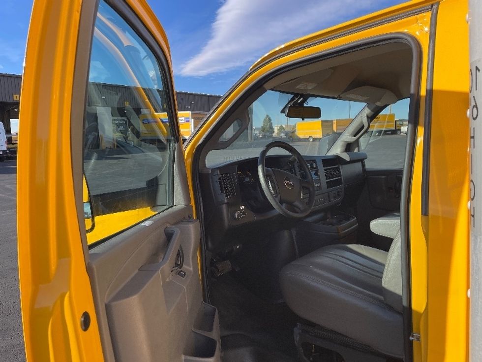 Light Duty Box Truck-Light and Medium Duty Trucks-GMC-2021-Savana G33903-Greeley-CO-113,500\n\t\tmiles-$ 26,250 - Image 16