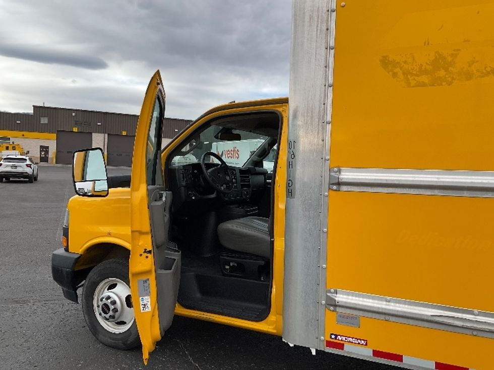 Light Duty Box Truck-Light and Medium Duty Trucks-GMC-2021-Savana G33903-Greeley-CO-117,705\n\t\tmiles-$ 25,750 - Image 15