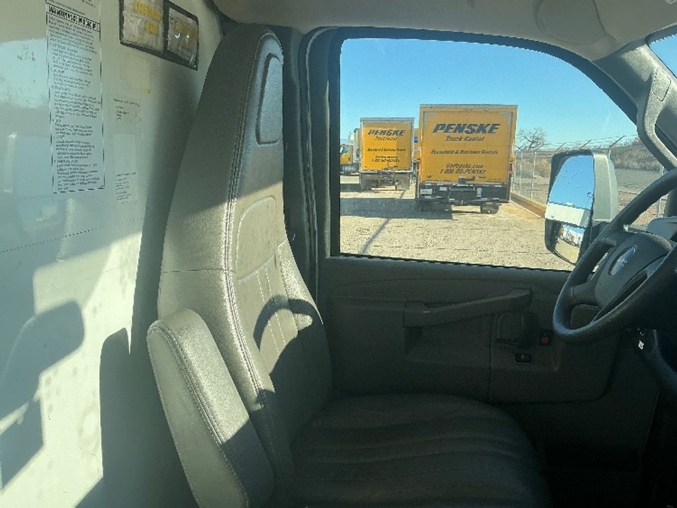 Light Duty Box Truck-Light and Medium Duty Trucks-GMC-2021-Savana G33903-Greeley-CO-120,977\n\t\tmiles-$ 28,500 - Image 22