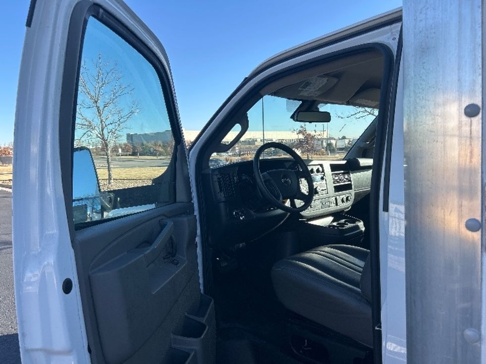 Light Duty Box Truck-Light and Medium Duty Trucks-GMC-2021-Savana G33903-Greeley-CO-59,763\n\t\tmiles-$ 35,750 - Image 16