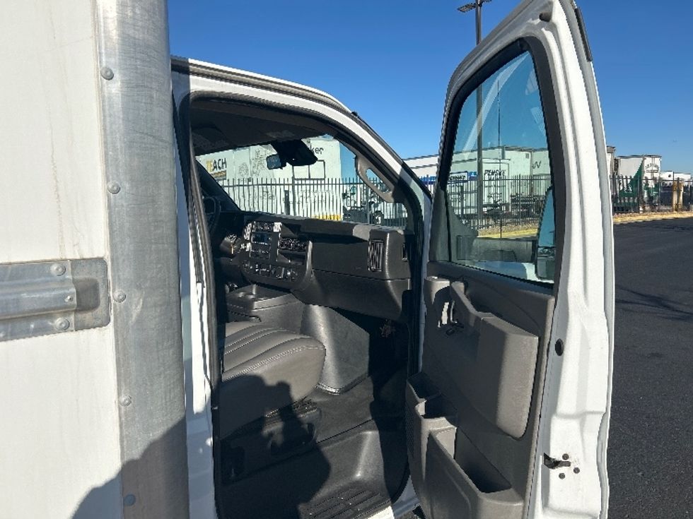 Light Duty Box Truck-Light and Medium Duty Trucks-GMC-2021-Savana G33903-Greeley-CO-59,763\n\t\tmiles-$ 35,750 - Image 20