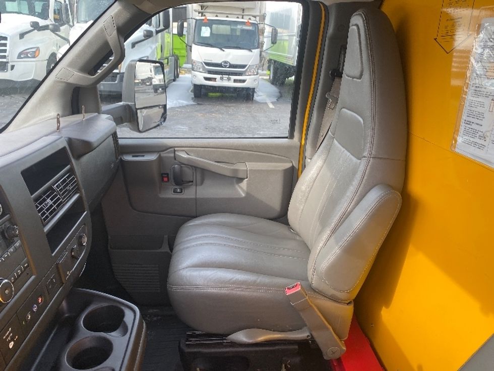 Light Duty Box Truck-Light and Medium Duty Trucks-GMC-2021-Savana G33903-Greensboro-NC-101,564\n\t\tmiles-$ 26,750 - Image 18