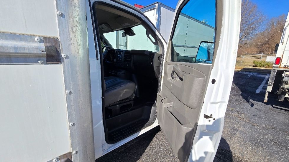 Light Duty Box Truck-Light and Medium Duty Trucks-GMC-2021-Savana G33903-Greensboro-NC-103,999\n\t\tmiles-$ 29,500 - Image 19
