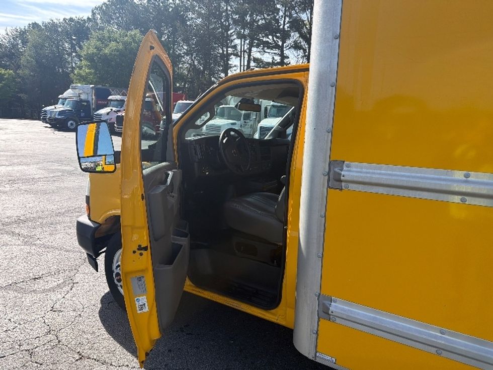 Light Duty Box Truck-Light and Medium Duty Trucks-GMC-2021-Savana G33903-Greensboro-NC-106,433\n\t\tmiles-$ 26,750 - Image 15