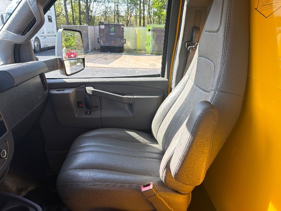 Light Duty Box Truck-Light and Medium Duty Trucks-GMC-2021-Savana G33903-Greensboro-NC-106,433\n\t\tmiles-$ 26,750 - Image 18