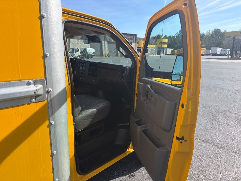 Light Duty Box Truck-Light and Medium Duty Trucks-GMC-2021-Savana G33903-Greensboro-NC-106,433\n\t\tmiles-$ 26,750 - Image 19