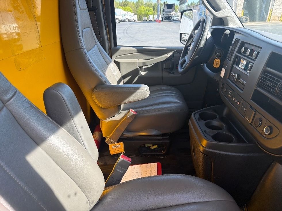 Light Duty Box Truck-Light and Medium Duty Trucks-GMC-2021-Savana G33903-Greensboro-NC-106,433\n\t\tmiles-$ 26,750 - Image 21