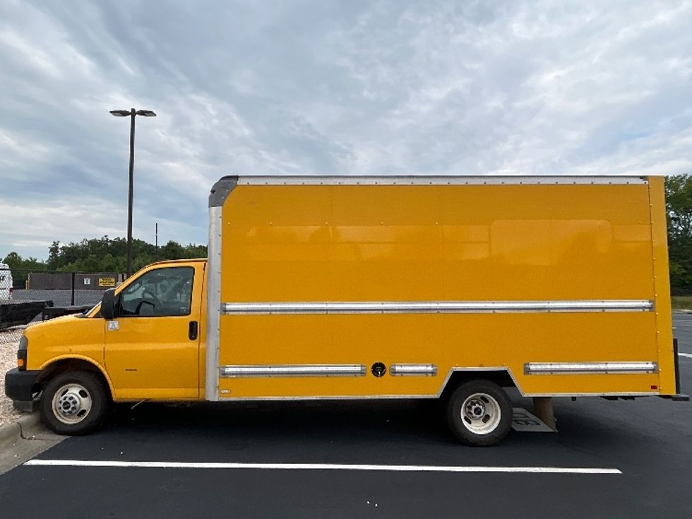 Light Duty Box Truck-Light and Medium Duty Trucks-GMC-2021-Savana G33903-Greensboro-NC-109,985\n\t\tmiles-$ 11,000 - Image 4