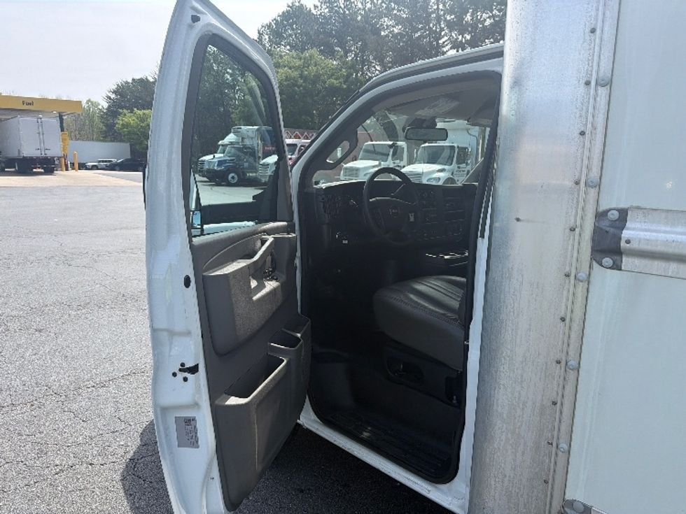 Light Duty Box Truck-Light and Medium Duty Trucks-GMC-2021-Savana G33903-Greensboro-NC-112,319\n\t\tmiles-$ 29,250 - Image 15