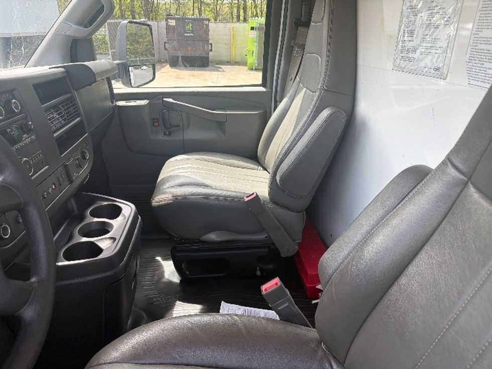 Light Duty Box Truck-Light and Medium Duty Trucks-GMC-2021-Savana G33903-Greensboro-NC-112,319\n\t\tmiles-$ 29,250 - Image 18