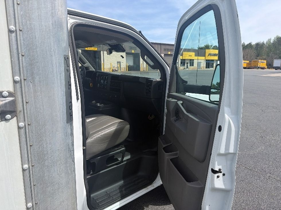 Light Duty Box Truck-Light and Medium Duty Trucks-GMC-2021-Savana G33903-Greensboro-NC-112,319\n\t\tmiles-$ 29,250 - Image 19
