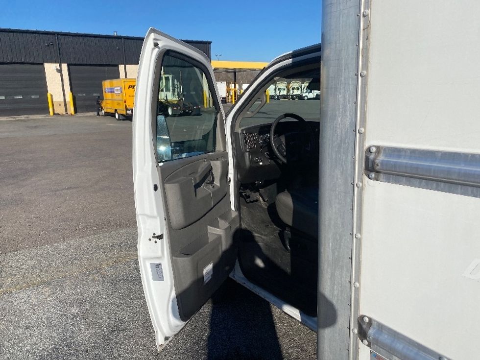 Light Duty Box Truck-Light and Medium Duty Trucks-GMC-2021-Savana G33903-Greensboro-NC-114,852\n\t\tmiles-$ 28,250 - Image 15