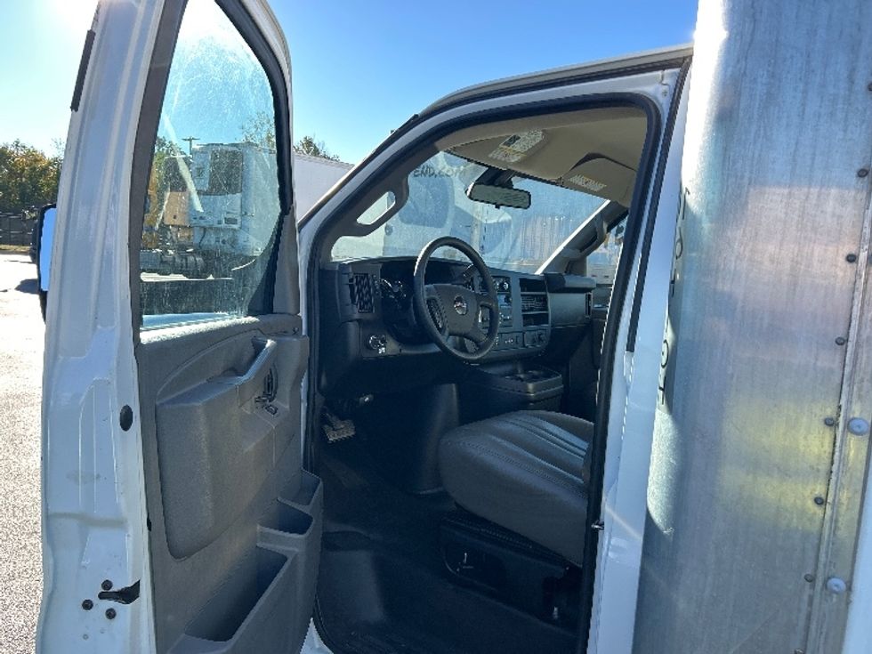 Light Duty Box Truck-Light and Medium Duty Trucks-GMC-2021-Savana G33903-Greensboro-NC-114,900\n\t\tmiles-$ 28,000 - Image 16
