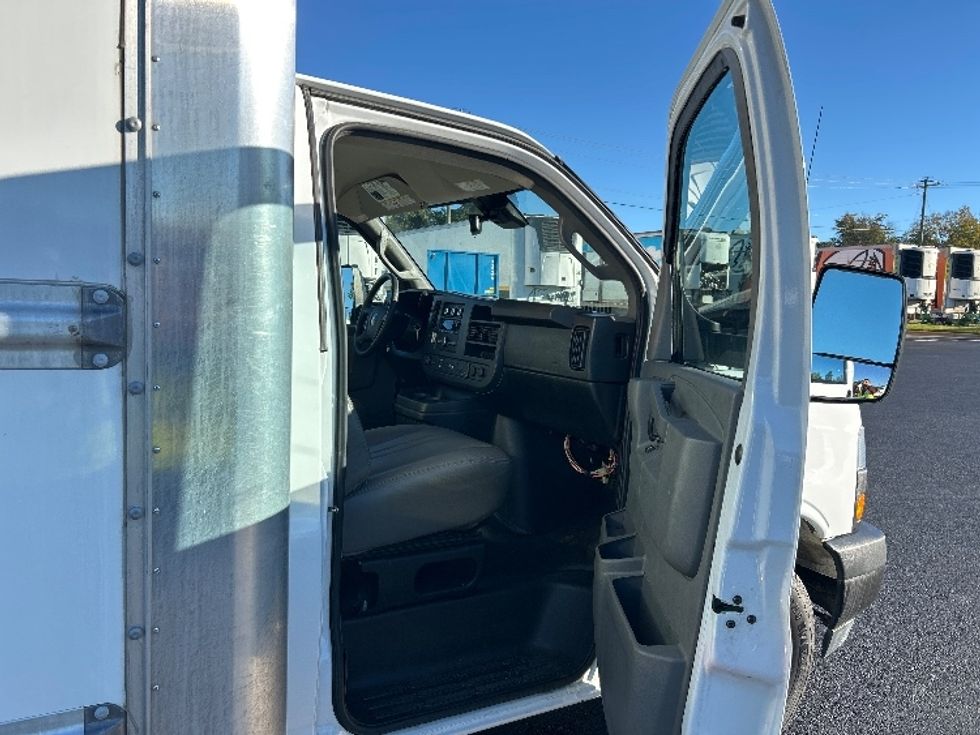 Light Duty Box Truck-Light and Medium Duty Trucks-GMC-2021-Savana G33903-Greensboro-NC-114,900\n\t\tmiles-$ 28,000 - Image 20