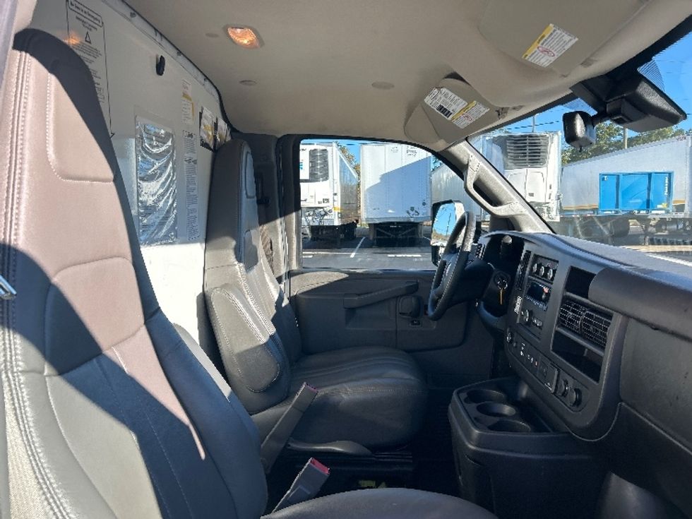 Light Duty Box Truck-Light and Medium Duty Trucks-GMC-2021-Savana G33903-Greensboro-NC-114,900\n\t\tmiles-$ 28,000 - Image 22