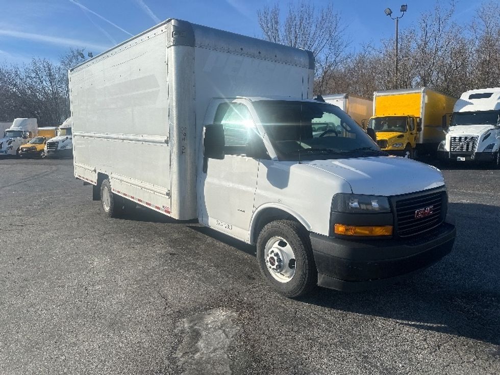 Light Duty Box Truck-Light and Medium Duty Trucks-GMC-2021-Savana G33903-Greensboro-NC-115,896\n\t\tmiles-$ 29,250 - Image 1