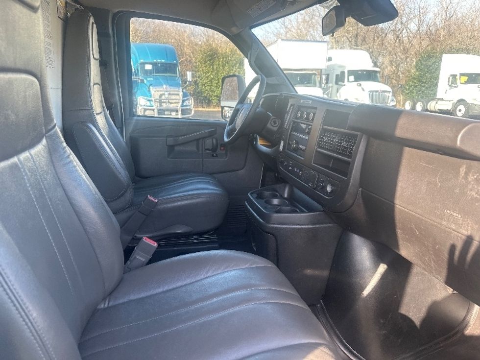 Light Duty Box Truck-Light and Medium Duty Trucks-GMC-2021-Savana G33903-Greensboro-NC-115,896\n\t\tmiles-$ 29,250 - Image 22