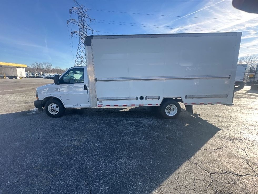 Light Duty Box Truck-Light and Medium Duty Trucks-GMC-2021-Savana G33903-Greensboro-NC-115,896\n\t\tmiles-$ 29,250 - Image 4