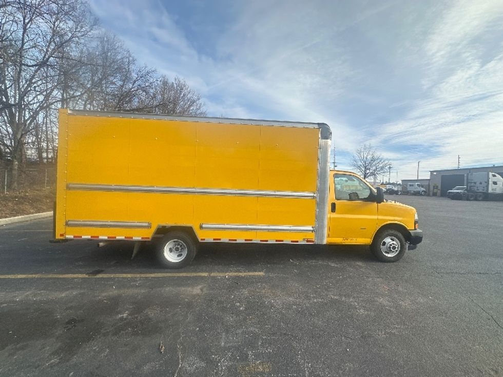 Light Duty Box Truck-Light and Medium Duty Trucks-GMC-2021-Savana G33903-Greensboro-NC-116,099\n\t\tmiles-$ 25,000 - Image 14