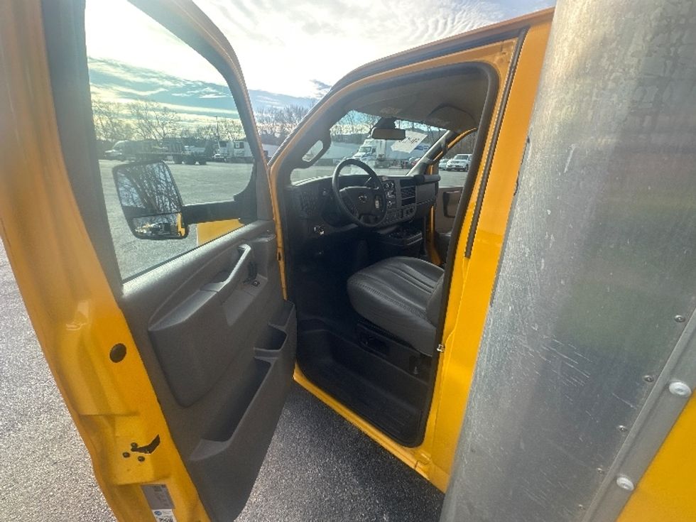 Light Duty Box Truck-Light and Medium Duty Trucks-GMC-2021-Savana G33903-Greensboro-NC-116,099\n\t\tmiles-$ 25,000 - Image 15