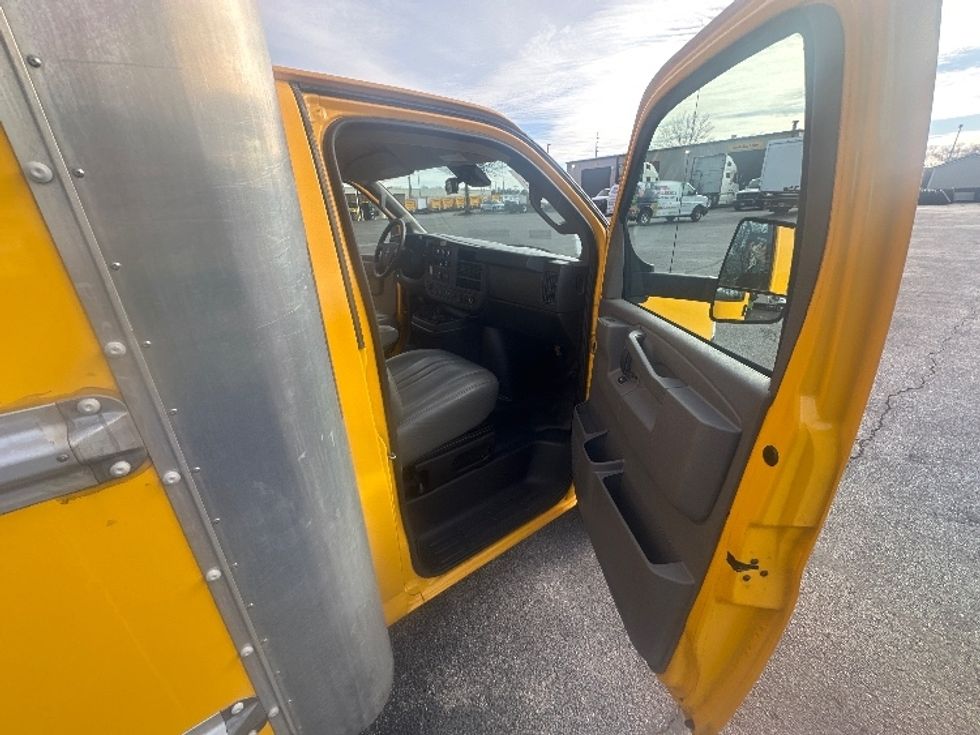 Light Duty Box Truck-Light and Medium Duty Trucks-GMC-2021-Savana G33903-Greensboro-NC-116,099\n\t\tmiles-$ 25,000 - Image 19