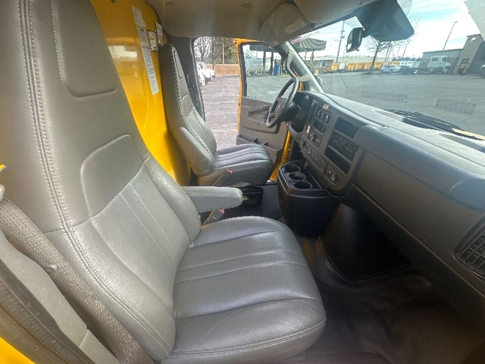 Light Duty Box Truck-Light and Medium Duty Trucks-GMC-2021-Savana G33903-Greensboro-NC-116,099\n\t\tmiles-$ 25,000 - Image 21