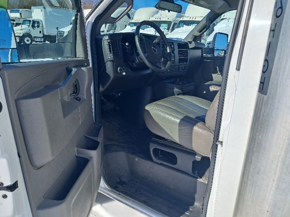 Light Duty Box Truck-Light and Medium Duty Trucks-GMC-2021-Savana G33903-Greensboro-NC-117,740\n\t\tmiles-$ 28,000 - Image 17