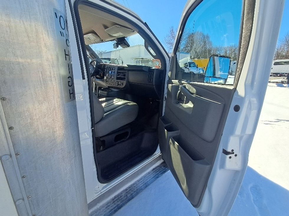 Light Duty Box Truck-Light and Medium Duty Trucks-GMC-2021-Savana G33903-Greensboro-NC-117,740\n\t\tmiles-$ 28,000 - Image 20