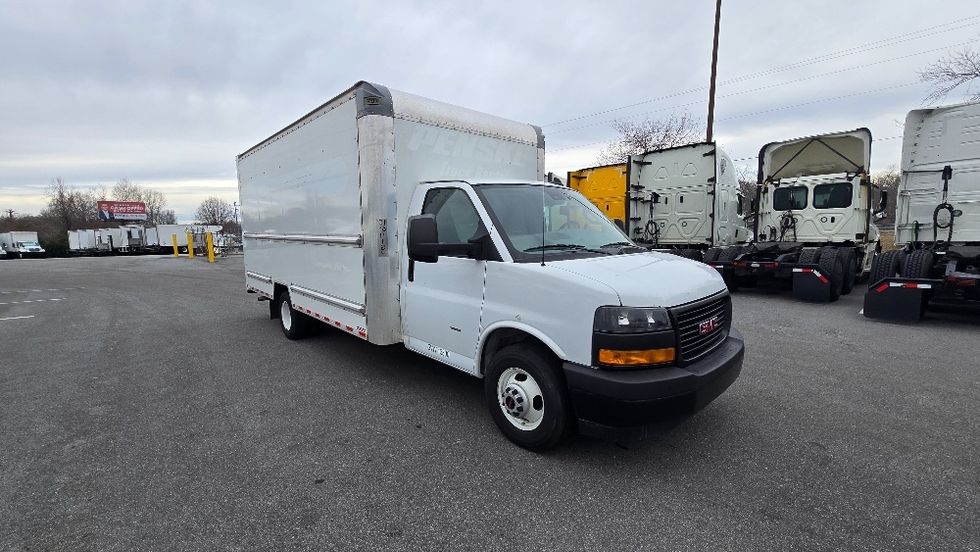 Light Duty Box Truck-Light and Medium Duty Trucks-GMC-2021-Savana G33903-Greensboro-NC-118,009\n\t\tmiles-$ 27,750 - Image 1