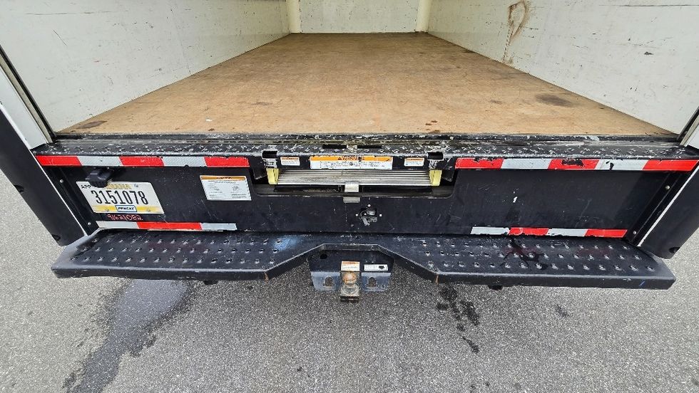 Light Duty Box Truck-Light and Medium Duty Trucks-GMC-2021-Savana G33903-Greensboro-NC-118,009\n\t\tmiles-$ 27,750 - Image 10