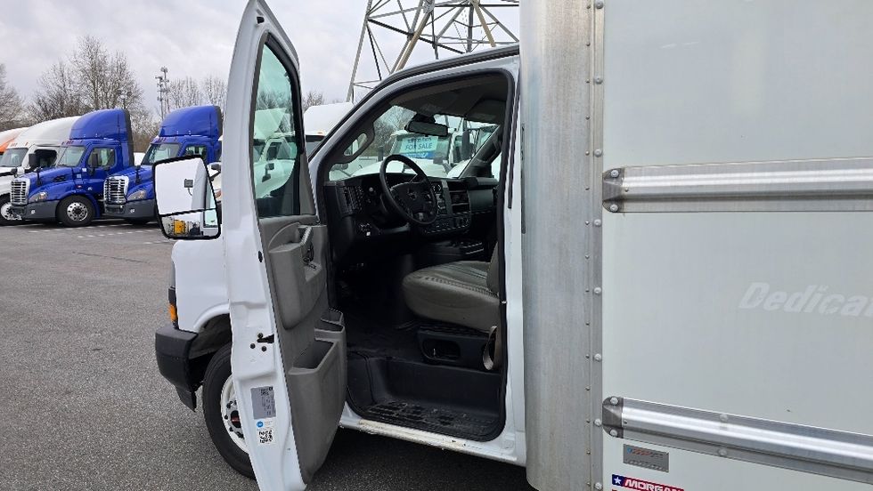 Light Duty Box Truck-Light and Medium Duty Trucks-GMC-2021-Savana G33903-Greensboro-NC-118,009\n\t\tmiles-$ 27,750 - Image 16