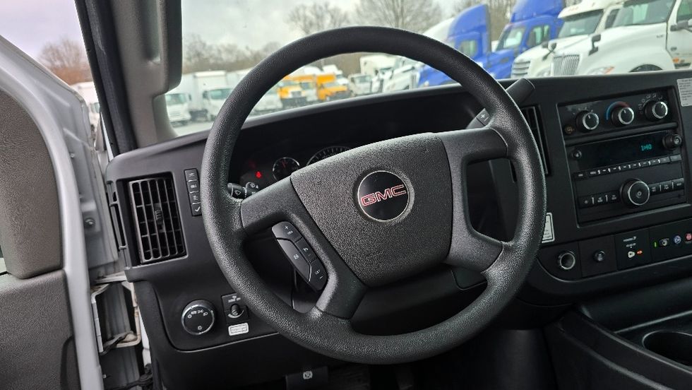 Light Duty Box Truck-Light and Medium Duty Trucks-GMC-2021-Savana G33903-Greensboro-NC-118,009\n\t\tmiles-$ 27,750 - Image 17