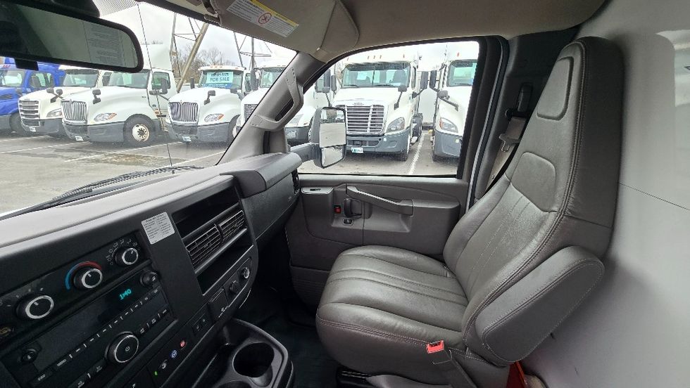 Light Duty Box Truck-Light and Medium Duty Trucks-GMC-2021-Savana G33903-Greensboro-NC-118,009\n\t\tmiles-$ 27,750 - Image 19