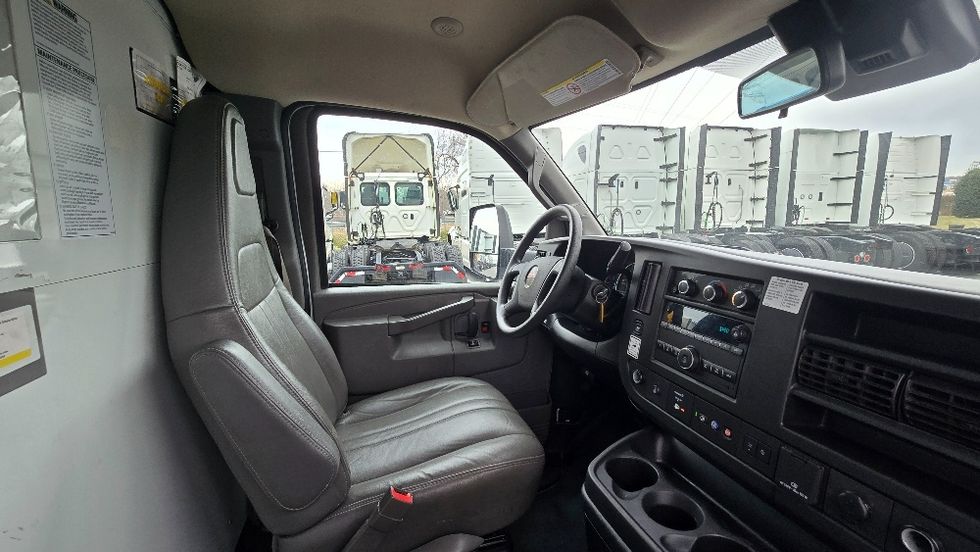 Light Duty Box Truck-Light and Medium Duty Trucks-GMC-2021-Savana G33903-Greensboro-NC-118,009\n\t\tmiles-$ 27,750 - Image 22