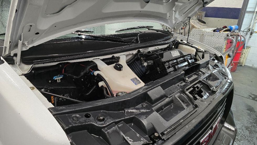 Light Duty Box Truck-Light and Medium Duty Trucks-GMC-2021-Savana G33903-Greensboro-NC-118,009\n\t\tmiles-$ 27,750 - Image 23