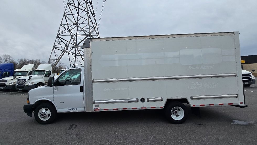 Light Duty Box Truck-Light and Medium Duty Trucks-GMC-2021-Savana G33903-Greensboro-NC-118,009\n\t\tmiles-$ 27,750 - Image 4
