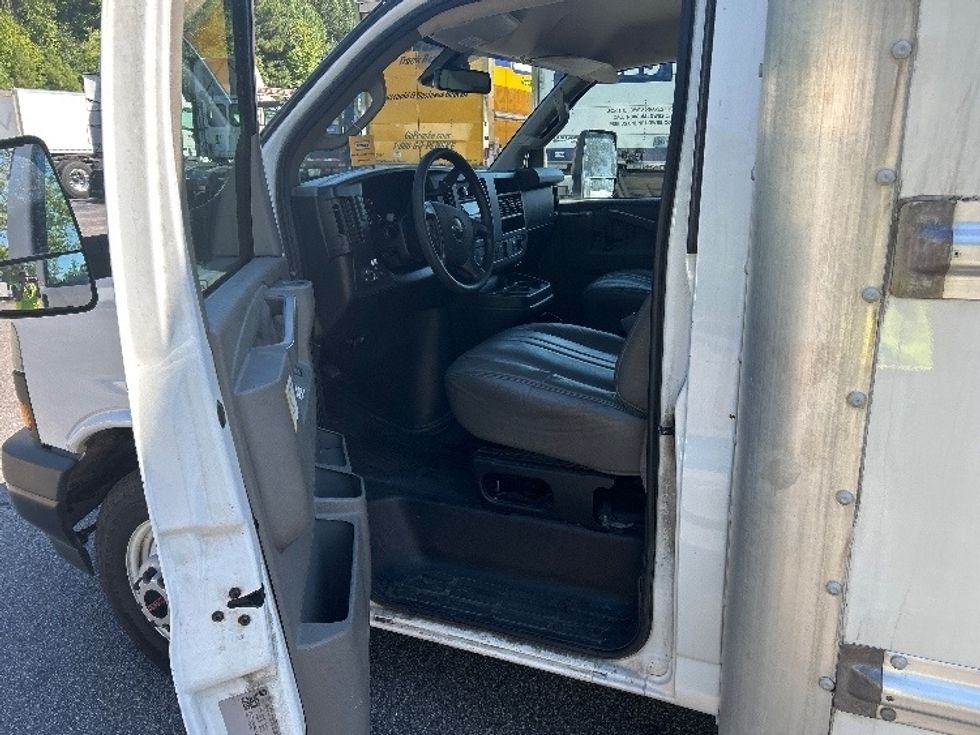 Light Duty Box Truck-Light and Medium Duty Trucks-GMC-2021-Savana G33903-Greensboro-NC-135,529\n\t\tmiles-$ 24,500 - Image 16