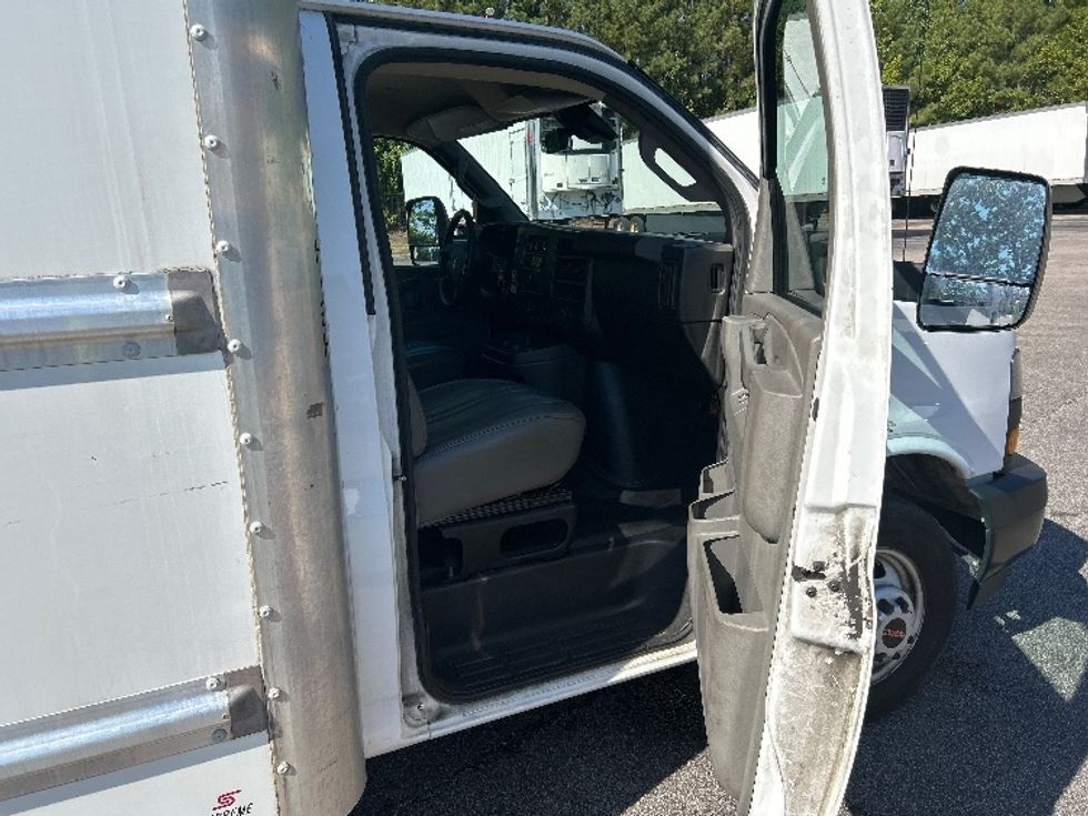 Light Duty Box Truck-Light and Medium Duty Trucks-GMC-2021-Savana G33903-Greensboro-NC-135,529\n\t\tmiles-$ 24,500 - Image 20