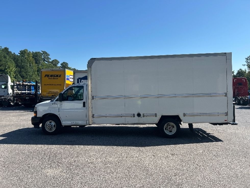 Light Duty Box Truck-Light and Medium Duty Trucks-GMC-2021-Savana G33903-Greensboro-NC-135,529\n\t\tmiles-$ 24,500 - Image 4