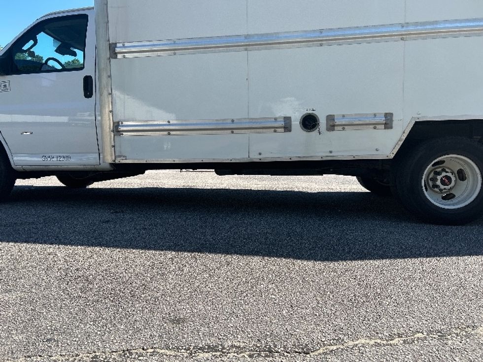 Light Duty Box Truck-Light and Medium Duty Trucks-GMC-2021-Savana G33903-Greensboro-NC-135,529\n\t\tmiles-$ 24,500 - Image 5