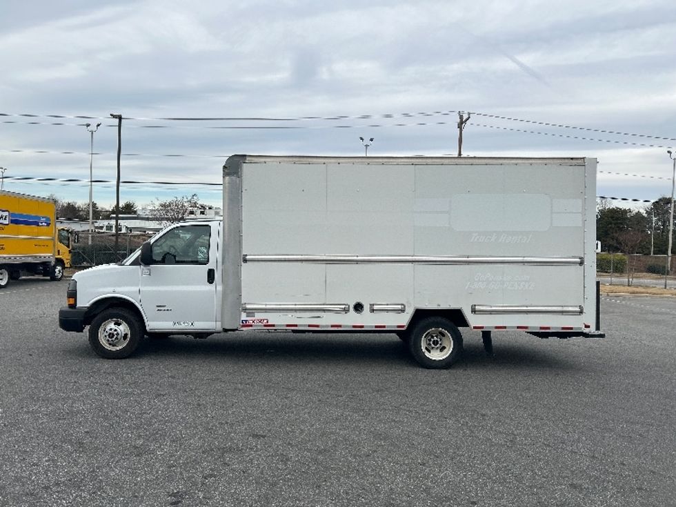 Light Duty Box Truck-Light and Medium Duty Trucks-GMC-2021-Savana G33903-Greensboro-NC-87,317\n\t\tmiles-$ 32,750 - Image 4