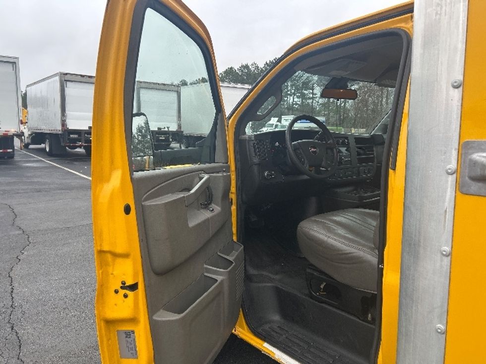 Light Duty Box Truck-Light and Medium Duty Trucks-GMC-2021-Savana G33903-Greensboro-NC-91,465\n\t\tmiles-$ 29,250 - Image 16