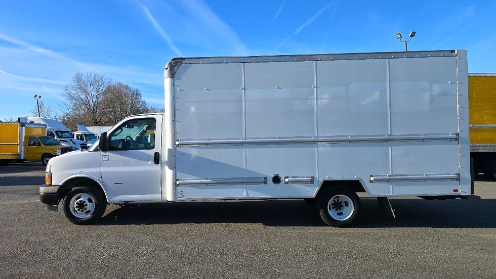 Light Duty Box Truck-Light and Medium Duty Trucks-GMC-2021-Savana G33903-Greensboro-NC-91,952\n\t\tmiles-$ 30,750 - Image 4